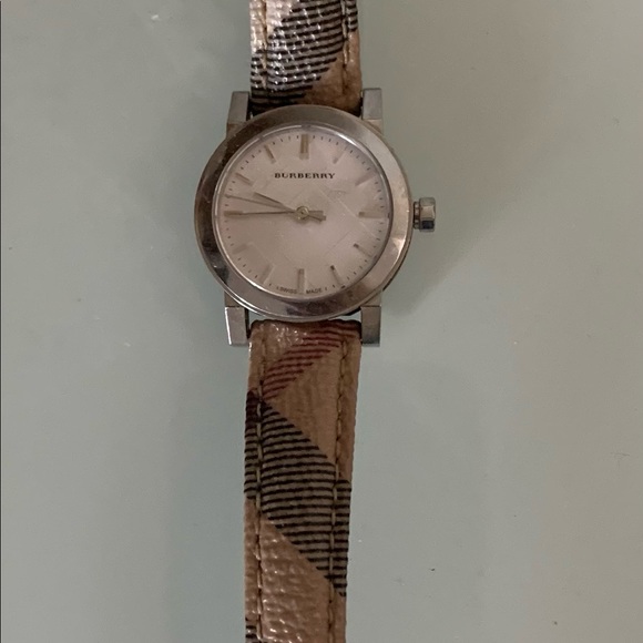 Burberry watch - Picture 2 of 3